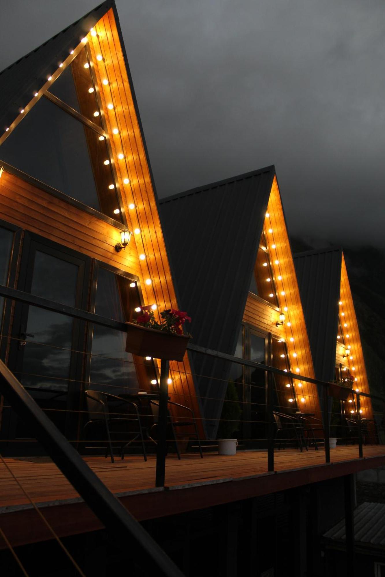 Pyramid Kazbegi Hotel Exterior foto