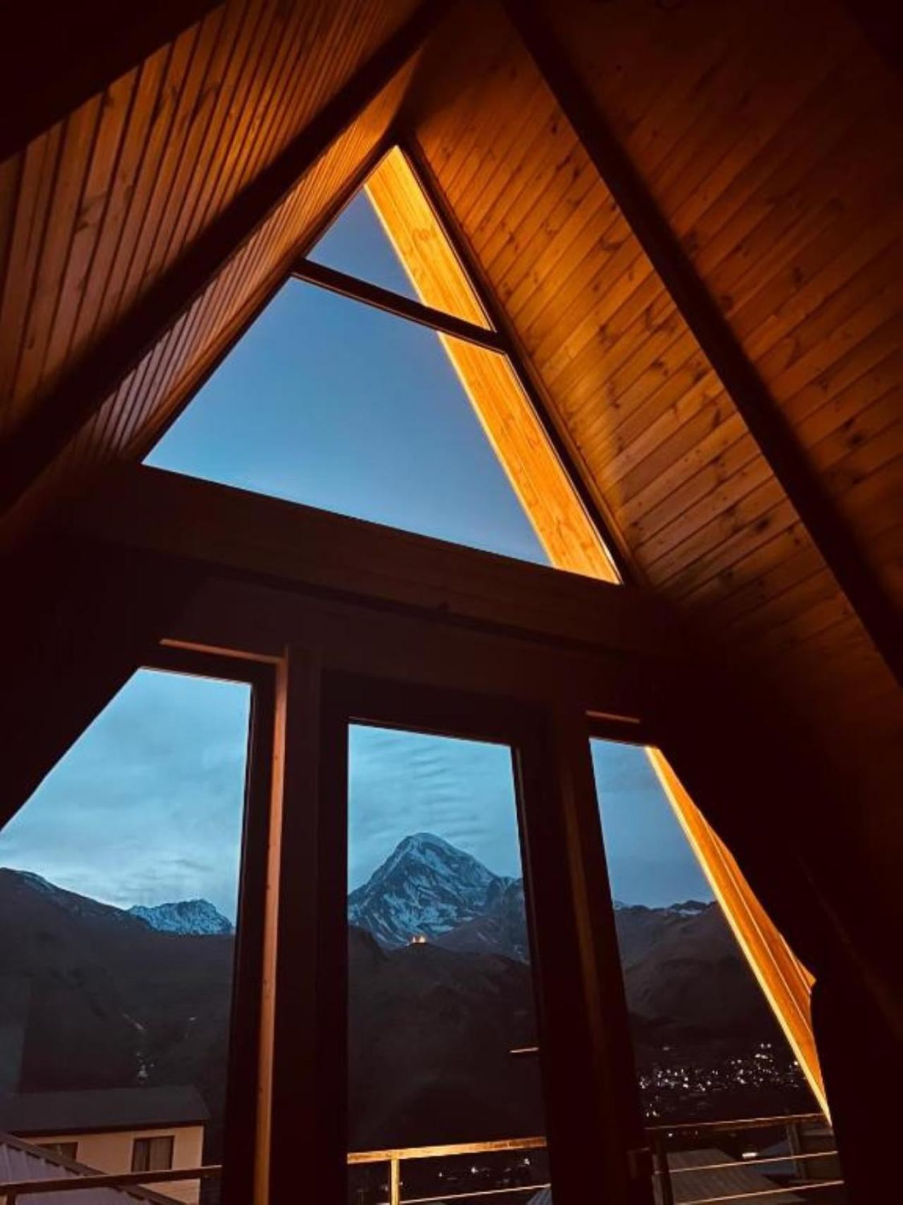 Pyramid Kazbegi Hotel Exterior foto