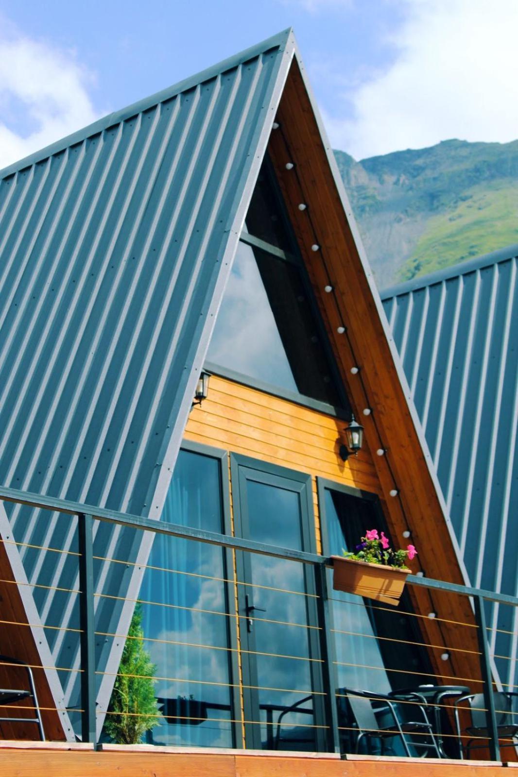 Pyramid Kazbegi Hotel Exterior foto